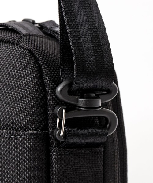 NOLLEY’S（ノーリーズ）の「【Incase/インケース】Tracks Small Shoulder Pouch（ショルダーバッグ・メンズ・ブラック・FREE）」の17枚目の写真