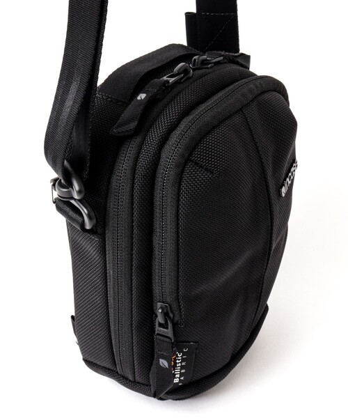 NOLLEY’S（ノーリーズ）の「【Incase/インケース】Tracks Small Shoulder Pouch（ショルダーバッグ・メンズ・ブラック・FREE）」の19枚目の写真