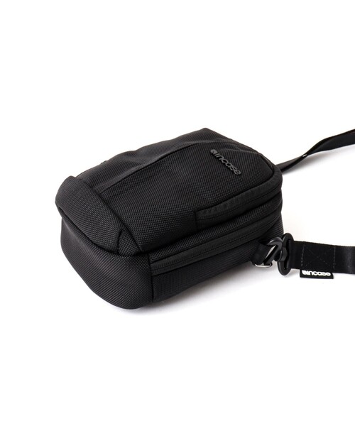 NOLLEY’S（ノーリーズ）の「【Incase/インケース】Tracks Small Shoulder Pouch（ショルダーバッグ・メンズ・ブラック・FREE）」の18枚目の写真