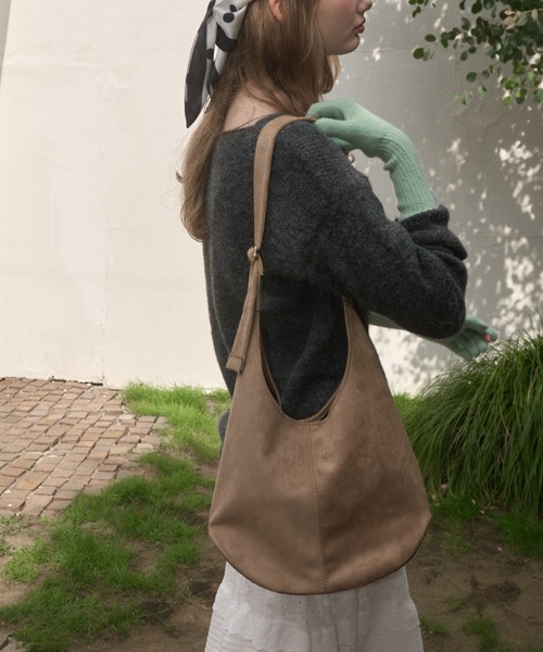 Birthday room（バースデイルーム）の「【ポーチ付き】3wayスエードライクショルダーBAG/3way suedelike shoulder bag（ショルダーバッグ・レディース・ベージュ/ブラウン・FREE）」の16枚目の写真