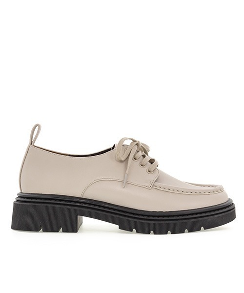 A de Vivre（アドゥヴィーヴル）の「サステナブル 晴雨兼用タンクソールシューズ（ローファー・レディース・アイボリー・S）」の8枚目の写真