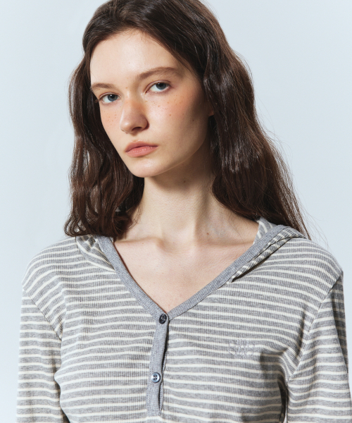 NICK&NICOLE(ニックアンドニコール)の「HOODY MINIMALISM STRIPE SLIM TOP_GRAY(パーカー・レディース・その他・MEDIUM/LARGE)」の2枚目の写真