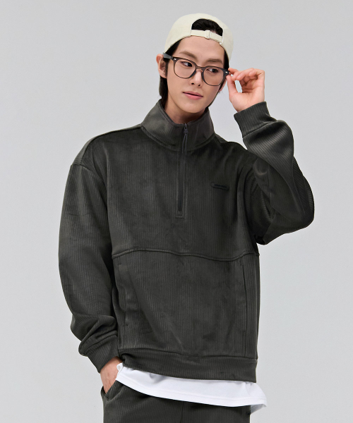 CHASECULT(チェイスカルト)の「男性 薄起毛 半ジップTシャツ-チャコール(Tシャツ/カットソー・メンズ・チャコールグレー・100/95/105)」の4枚目の写真