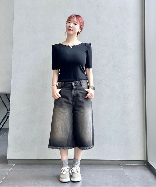 MUSINSA STANDARD WOMAN（ムシンサスタンダードウーマン）の「ウィメンズビッグブラシカットオフバミューダデニムパンツ[ラスティブラック]（デニムパンツ・レディース・その他・30/24/25/26/27/28/29）」の7枚目の写真