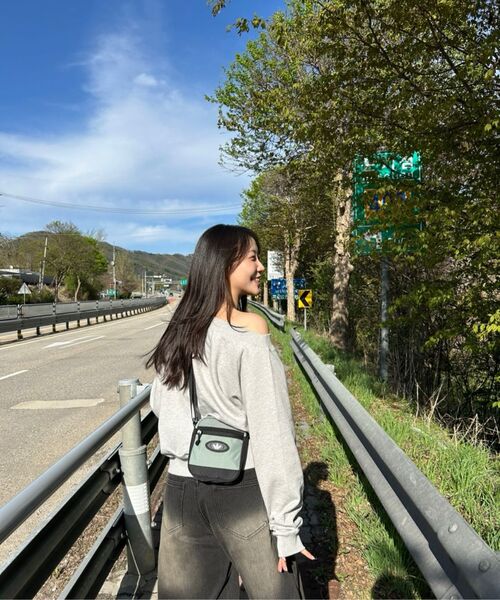 MUSINSA STANDARD WOMAN（ムシンサスタンダードウーマン）の「ウィメンズビッグブラシカットオフバミューダデニムパンツ[ラスティブラック]（デニムパンツ・レディース・その他・30/24/25/26/27/28/29）」の9枚目の写真