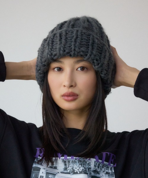 AZUL by moussy（アズールバイマウジー）の「ボリュームヤーンニットワッチ（ニットキャップ/ビーニー・レディース・アイボリー/グレー・FREE）」の2枚目の写真