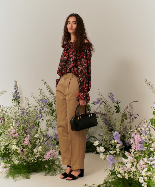 LOULOU WILLOUGHBY(ルルウィルビー)の「【LOULOU WILLOUGHBY】LISAチェリープリントオフショルブラウス(シャツ/ブラウス・レディース・サックスブルー/ブラック・2)」の9枚目の写真