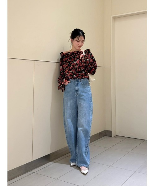 LOULOU WILLOUGHBY(ルルウィルビー)の「【LOULOU WILLOUGHBY】LISAチェリープリントオフショルブラウス(シャツ/ブラウス・レディース・サックスブルー/ブラック・2)」の6枚目の写真