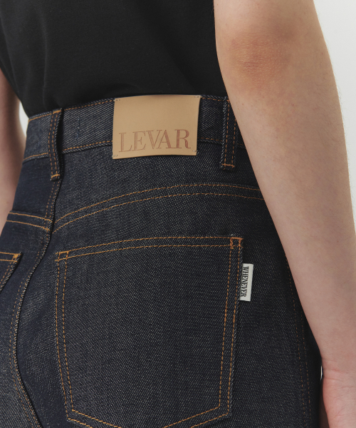 LEVAR(レバー)の「Non-fade Standard Denim - Indigo Black(デニムパンツ・レディース・その他・MEDIUM)」の6枚目の写真