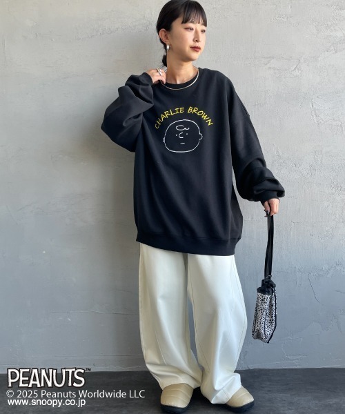PEANUTS（ピーナッツ）の「[PEANUTS×JEANS FACTORY/ピーナッツ×ジーンズ ファクトリー] 別注 刺繍プリントスウェット / チャーリー・ブラウン（スウェット・レディース・ブラック/グレー/ネイビー・S/M/L）」の4枚目の写真