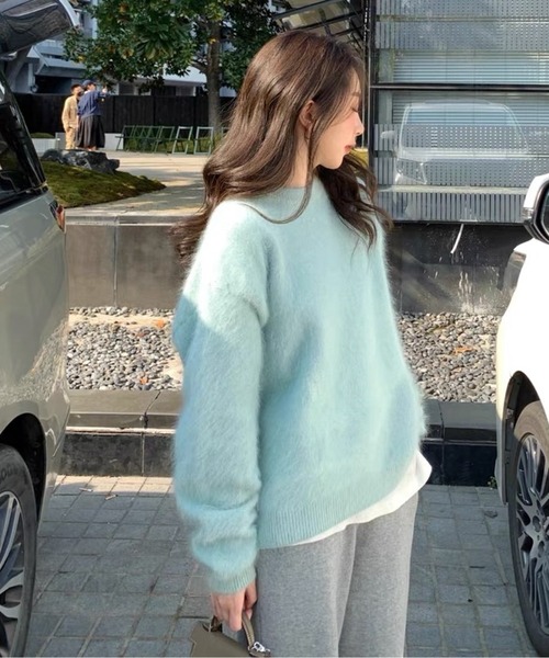 CHUL(チュル)の「ふわモヘア風クルーネックニット(ニット/セーター・レディース・ベージュ/ピンク/ライトグリーン/グリーン/ホワイト/ブルー・FREE)」の5枚目の写真