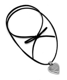 OTHER-worldly（アザーワールドリー）の「ハートサージカルペンダントネックレス[ブラックスエード]（ブローチ/コサージュ）」