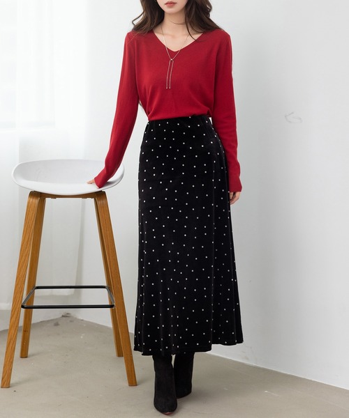 DAY CLOSET（デイ クローゼット）の「【ロング丈/ゴム入り】艶やかな光沢で大人の華やぎ魅せ。Aライン ベロア スカート レディース（スカート・レディース・ブラック/ドット・L/M）」の5枚目の写真