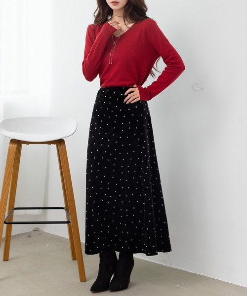 DAY CLOSET（デイ クローゼット）の「【ロング丈/ゴム入り】艶やかな光沢で大人の華やぎ魅せ。Aライン ベロア スカート レディース（スカート・レディース・ブラック/ドット・L/M）」の6枚目の写真
