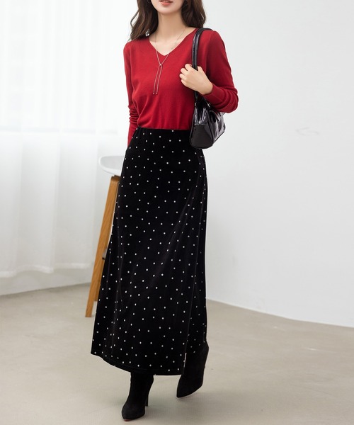 DAY CLOSET（デイ クローゼット）の「【ロング丈/ゴム入り】艶やかな光沢で大人の華やぎ魅せ。Aライン ベロア スカート レディース（スカート・レディース・ブラック/ドット・L/M）」の7枚目の写真