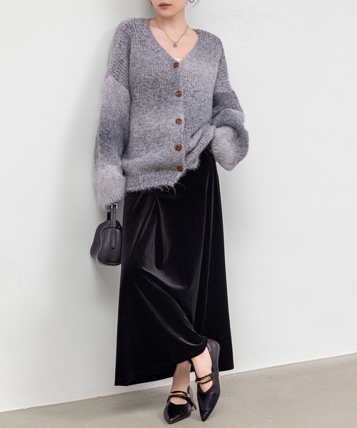 DAY CLOSET（デイ クローゼット）の「【ロング丈/ゴム入り】艶やかな光沢で大人の華やぎ魅せ。Aライン ベロア スカート レディース（スカート・レディース・ブラック/ドット・L/M）」の19枚目の写真