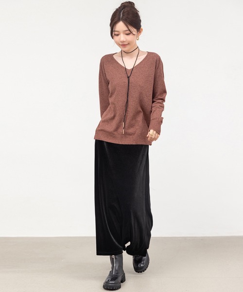 DAY CLOSET（デイ クローゼット）の「【ロング丈/ゴム入り】艶やかな光沢で大人の華やぎ魅せ。Aライン ベロア スカート レディース（スカート・レディース・ブラック/ドット・L/M）」の13枚目の写真