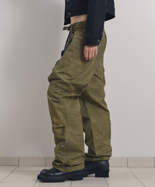 SOEOTI(ソーティ)の「Snap Multi Cargo Pants (khaki)(スウェットパンツ・レディース・その他・FREE)」の2枚目の写真