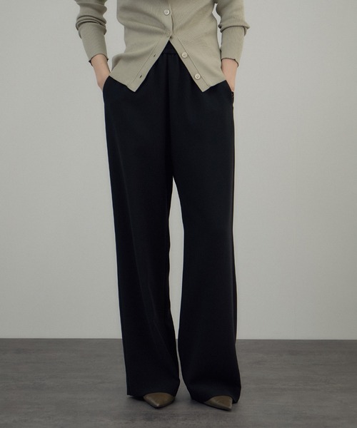 SALON adam et rope'(サロン アダム エ ロペ)の「トリアセリラクシーパンツ / セットアップ対応(その他パンツ・レディース・オフホワイト/ブラック・M/S)」の2枚目の写真