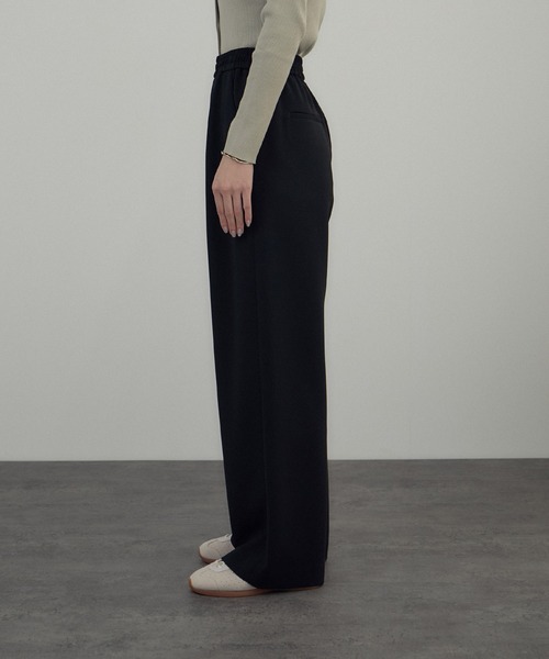SALON adam et rope'(サロン アダム エ ロペ)の「トリアセリラクシーパンツ / セットアップ対応(その他パンツ・レディース・オフホワイト/ブラック・M/S)」の8枚目の写真