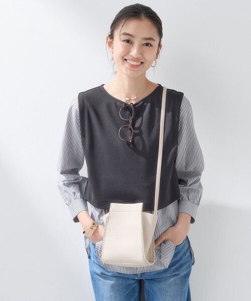 INDIVI（インディヴィ）の「【合皮】スタッズ風メタルポシェットバッグ（ショルダーバッグ・レディース・サックスブルー/ナチュラル/ブラック・00）」の2枚目の写真