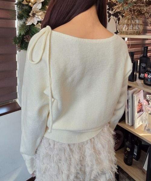 tolene(トレネ)の「リボンチョーカー付き アシンメトリーオフショル ワンショル ニットトップス(ニット/セーター・レディース・ホワイト/ブラック・FREE)」の20枚目の写真