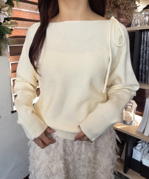 tolene(トレネ)の「リボンチョーカー付き アシンメトリーオフショル ワンショル ニットトップス(ニット/セーター・レディース・ホワイト/ブラック・FREE)」の18枚目の写真