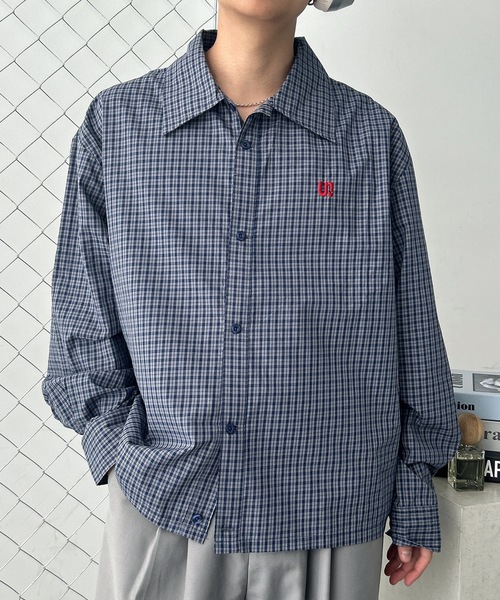 UNDERSTATEMENTs（アンダーステイトメント）の「【ユニセックス】春新作/ショート丈ワンポイント刺繍シャツ（シャツ/ブラウス・メンズ・ネイビー/ブラック系その他2/ブルー/ブラック系その他/ホワイト系その他/ホワイト/ブルー系その他・MEDIUM/LARGE）」の7枚目の写真