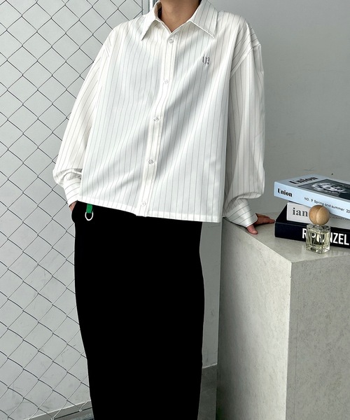 UNDERSTATEMENTs（アンダーステイトメント）の「【ユニセックス】春新作/ショート丈ワンポイント刺繍シャツ（シャツ/ブラウス・メンズ・ネイビー/ブラック系その他2/ブルー/ブラック系その他/ホワイト系その他/ホワイト/ブルー系その他・MEDIUM/LARGE）」の12枚目の写真