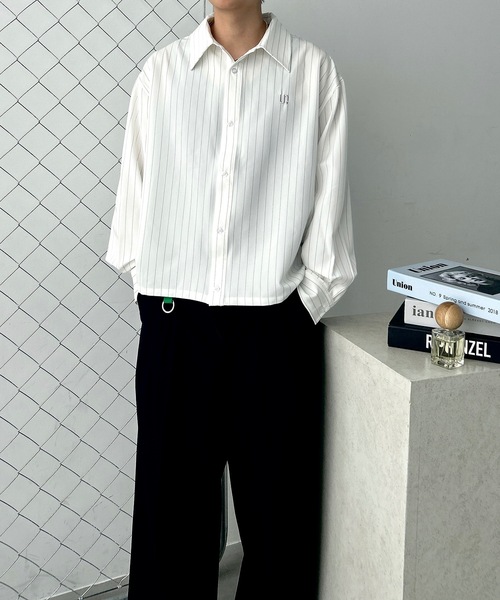 UNDERSTATEMENTs（アンダーステイトメント）の「【ユニセックス】春新作/ショート丈ワンポイント刺繍シャツ（シャツ/ブラウス・メンズ・ネイビー/ブラック系その他2/ブルー/ブラック系その他/ホワイト系その他/ホワイト/ブルー系その他・MEDIUM/LARGE）」の13枚目の写真