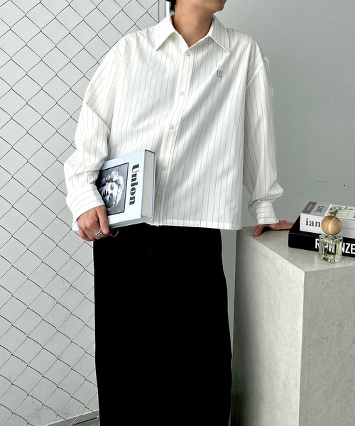 UNDERSTATEMENTs（アンダーステイトメント）の「【ユニセックス】春新作/ショート丈ワンポイント刺繍シャツ（シャツ/ブラウス・メンズ・ネイビー/ブラック系その他2/ブルー/ブラック系その他/ホワイト系その他/ホワイト/ブルー系その他・MEDIUM/LARGE）」の14枚目の写真