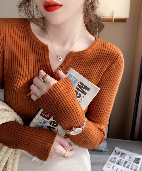 lulufa(ルルファ)の「キーネックスリムフィットリブニットプルオーバー(ニット/セーター・レディース・ブラック/ホワイト/チャコール/オートミール/ベージュ/オレンジ・FREE)」の6枚目の写真