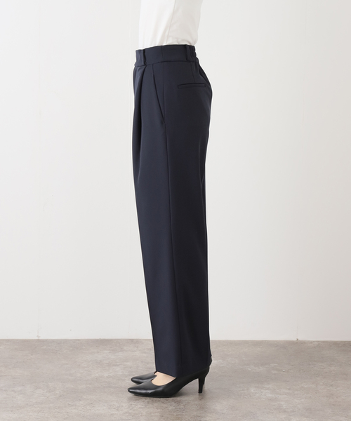 La TOTALITE(ラトータリテ)の「【洗える】ツイルストレッチタックパンツ(スラックス・レディース・アイボリー/ネイビー・36/38)」の4枚目の写真