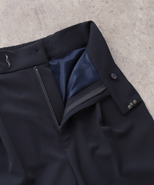 La TOTALITE(ラトータリテ)の「【洗える】ツイルストレッチタックパンツ(スラックス・レディース・アイボリー/ネイビー・36/38)」の9枚目の写真