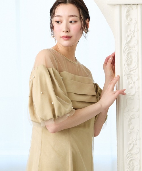 AIMER(エメ)の「チュール×ヴィンテージサテンパールパフスリーブパーティードレス 結婚式 お呼ばれ ドレス 20代 30代(ドレス・レディース・ブラック/カーキ/ブルーグレー/イエロー・MEDIUM)」の4枚目の写真
