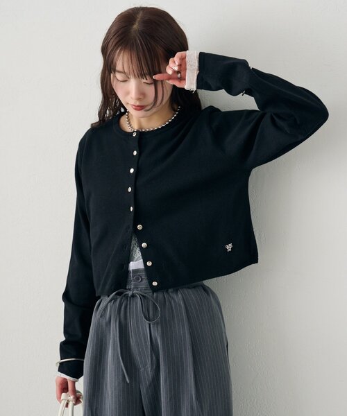 mystic（ミスティック）の「【ワンポイントチャーム付き】デイリーショートカーディガン（カーディガン/ボレロ・レディース・グレー/レッド/ピンク/グリーン/アイボリー/ブラック・FREE）」の13枚目の写真