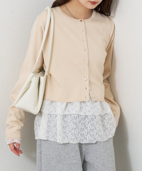 mystic（ミスティック）の「【ワンポイントチャーム付き】デイリーショートカーディガン（カーディガン/ボレロ・レディース・グレー/レッド/ピンク/グリーン/アイボリー/ブラック・FREE）」の2枚目の写真