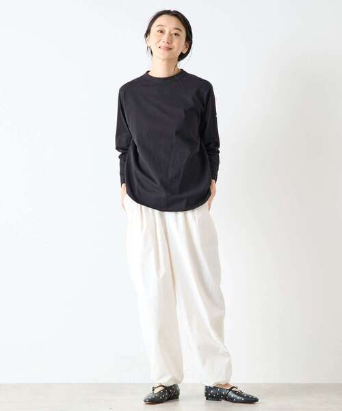 LOGEMENT DE CLAIRE(ロジュモンドクレール)の「《定番》ラウンドヘムロングスリーブTシャツ(Tシャツ/カットソー・レディース・オフホワイト/ブラック・FREE)」の18枚目の写真