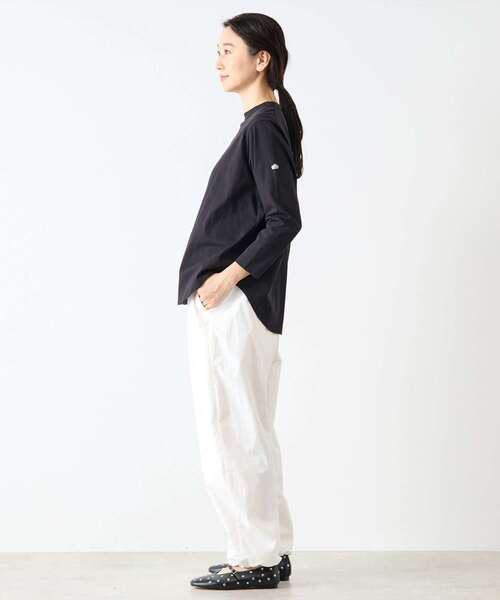 LOGEMENT DE CLAIRE(ロジュモンドクレール)の「《定番》ラウンドヘムロングスリーブTシャツ(Tシャツ/カットソー・レディース・オフホワイト/ブラック・FREE)」の19枚目の写真