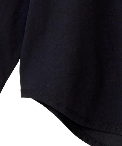 LOGEMENT DE CLAIRE(ロジュモンドクレール)の「《定番》ラウンドヘムロングスリーブTシャツ(Tシャツ/カットソー・レディース・オフホワイト/ブラック・FREE)」の4枚目の写真