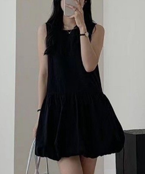 NANEA(ナネア)の「バルーンシルエットノースリーブワンピース(ワンピース・レディース・ブラック/ホワイト・SMALL)」の2枚目の写真
