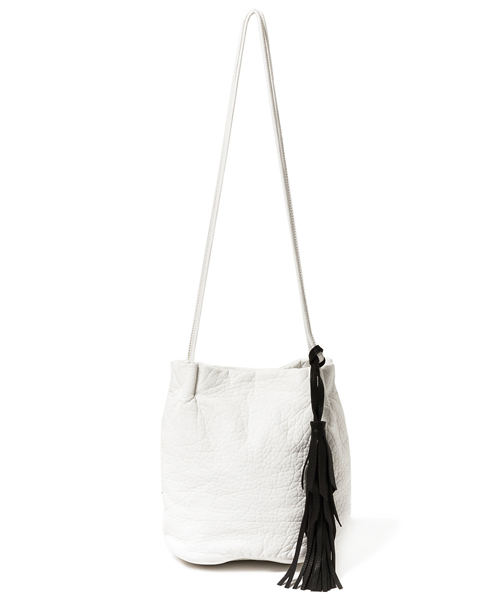 AMERICAN RAG CIE（アメリカンラグシー）の「AMERICAN RAG CIEタッセル付ショルダーバッグ【WEB限定】/202-LAS-40504720-08 Π（ショルダーバッグ・レディース・ホワイト/ブラウン/ネイビー・ONE SIZE）」の9枚目の写真