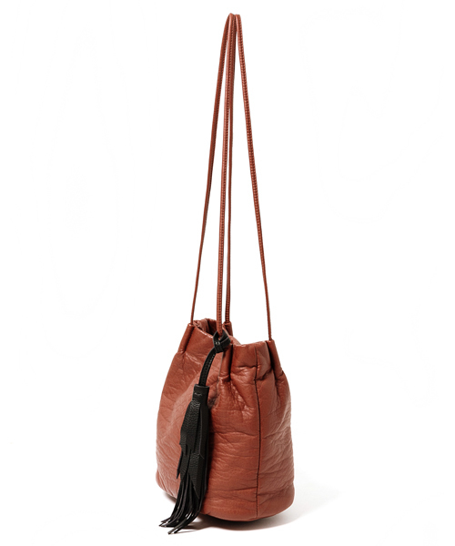 AMERICAN RAG CIE（アメリカンラグシー）の「AMERICAN RAG CIEタッセル付ショルダーバッグ【WEB限定】/202-LAS-40504720-08 Π（ショルダーバッグ・レディース・ホワイト/ブラウン/ネイビー・ONE SIZE）」の5枚目の写真