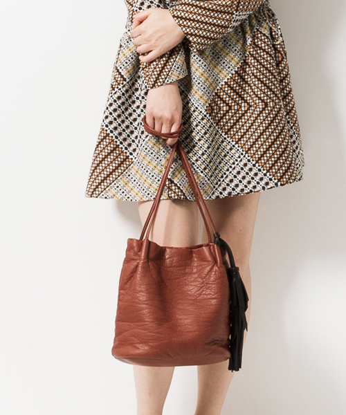 AMERICAN RAG CIE（アメリカンラグシー）の「AMERICAN RAG CIEタッセル付ショルダーバッグ【WEB限定】/202-LAS-40504720-08 Π（ショルダーバッグ・レディース・ホワイト/ブラウン/ネイビー・ONE SIZE）」の15枚目の写真