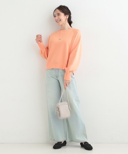 SHOO・LA・RUE（シューラルー）の「MIX調 シンプルラグランスウェット（スウェット・レディース・ライトグレー/オレンジ系/ブルー/チャコールグレー・03/02/01/04）」の15枚目の写真