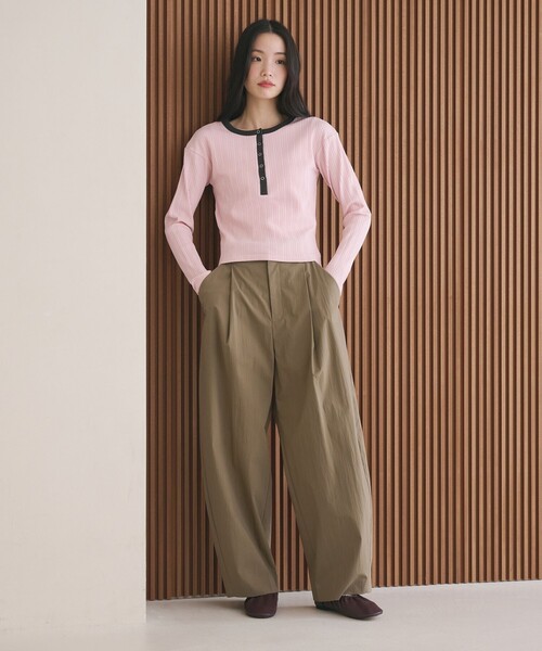 BEAUTY&YOUTH UNITED ARROWS(ビューティーアンドユースユナイテッドアローズ)の「タックカーブパンツ ウォッシャブル 接触冷感(その他パンツ・レディース・オフホワイト/ブラック/ライム・S/XS/M)」の6枚目の写真
