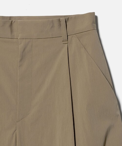 BEAUTY&YOUTH UNITED ARROWS(ビューティーアンドユースユナイテッドアローズ)の「タックカーブパンツ ウォッシャブル 接触冷感(その他パンツ・レディース・オフホワイト/ブラック/ライム・S/XS/M)」の9枚目の写真