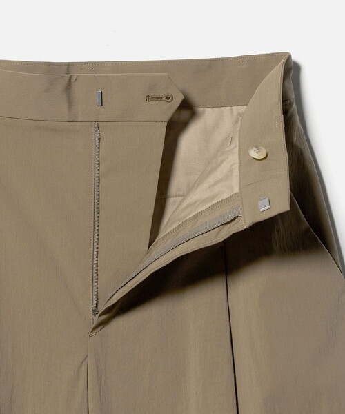 BEAUTY&YOUTH UNITED ARROWS(ビューティーアンドユースユナイテッドアローズ)の「タックカーブパンツ ウォッシャブル 接触冷感(その他パンツ・レディース・オフホワイト/ブラック/ライム・S/XS/M)」の10枚目の写真