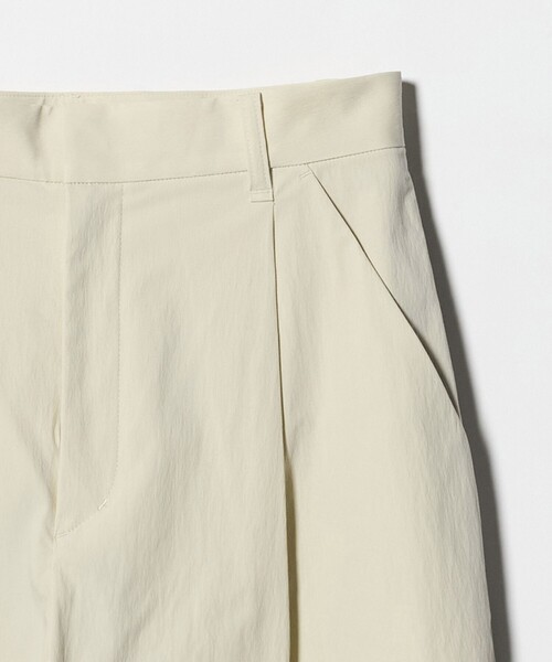 BEAUTY&YOUTH UNITED ARROWS（ビューティーアンドユースユナイテッドアローズ）の「タックカーブパンツ ウォッシャブル 接触冷感（その他パンツ・レディース・オフホワイト/ブラック/ライム・S/XS/M）」の7枚目の写真