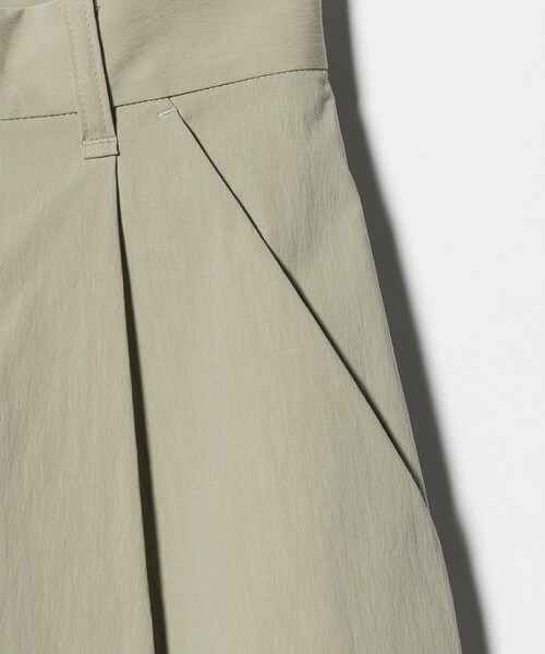 BEAUTY&YOUTH UNITED ARROWS(ビューティーアンドユースユナイテッドアローズ)の「タックカーブパンツ ウォッシャブル 接触冷感(その他パンツ・レディース・オフホワイト/ブラック/ライム/モカ・S/XS/M)」の5枚目の写真